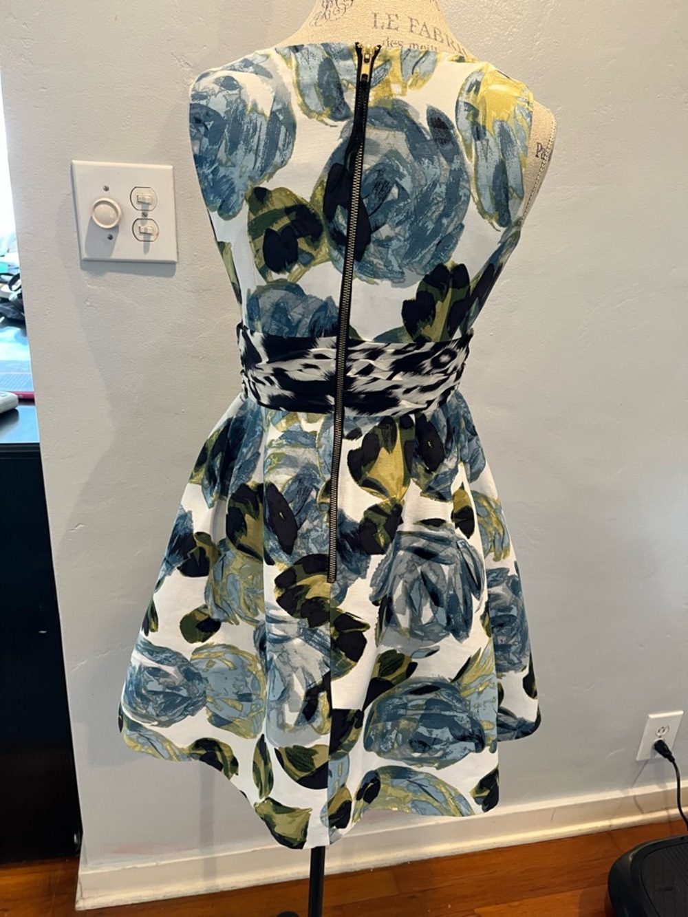 Taylor Petite Floral  Dress Size 6P - Picture 4 of 9